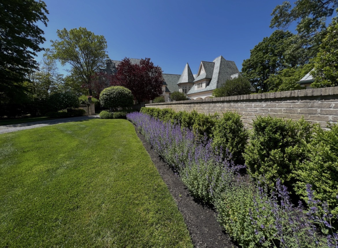 R&R maintained planting bed and seasonal cleanup result